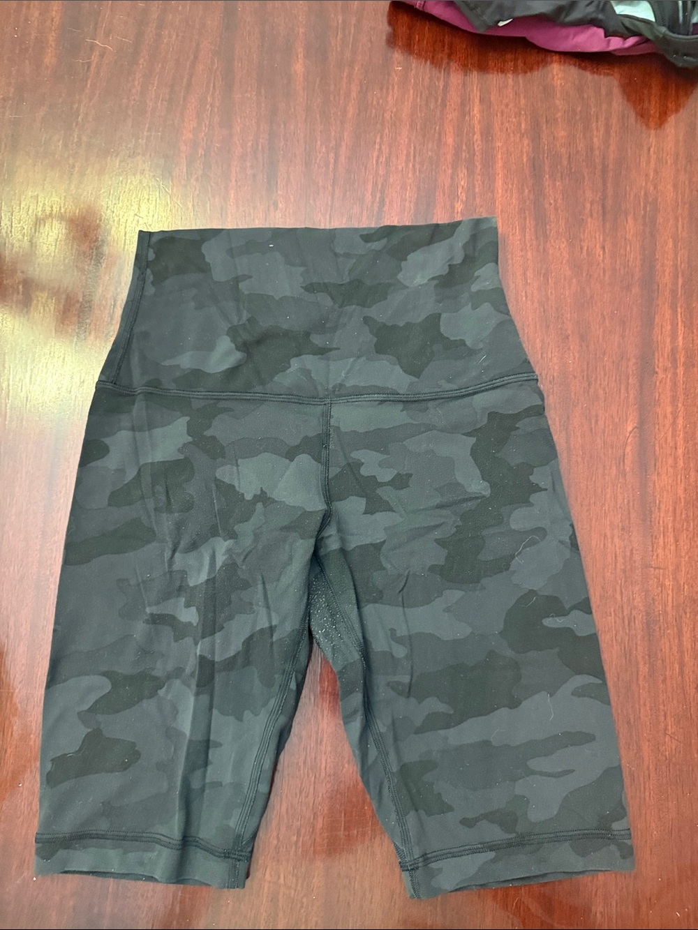 Women’s Sz 6 Align Lululemon Camo